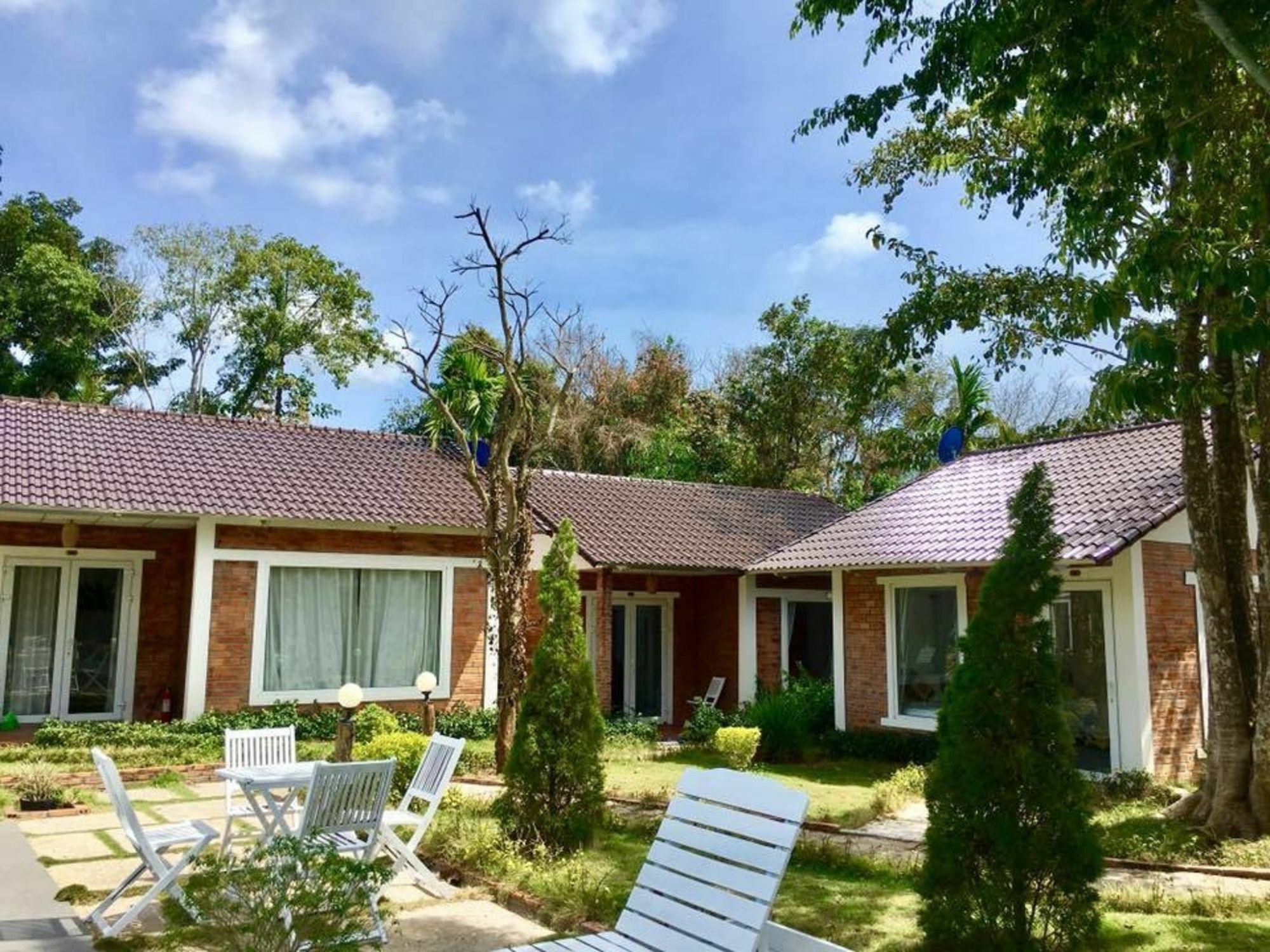 Her Bungalow Дуонг-Донг Экстерьер фото